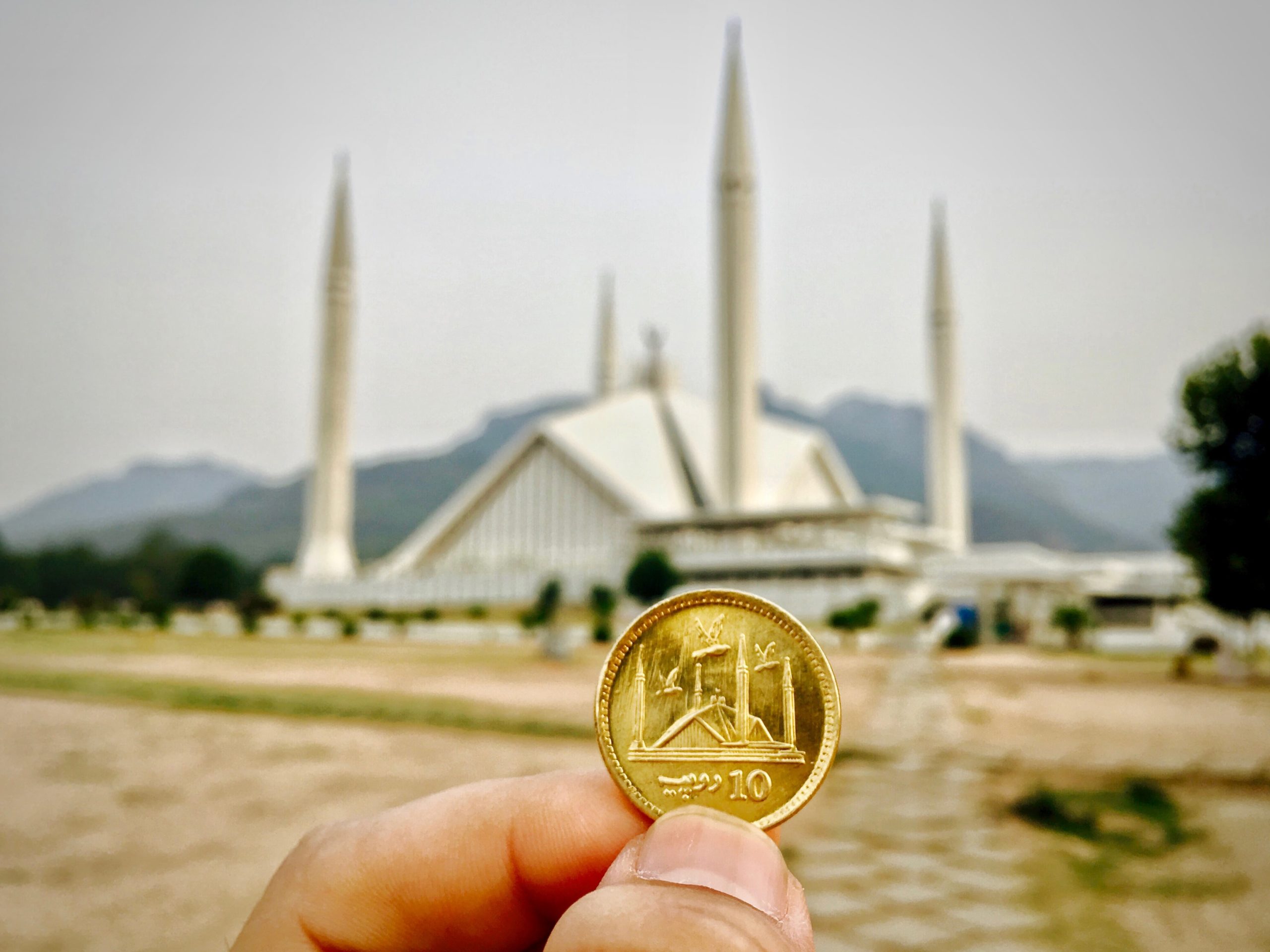 with Doves coin UNC km77 Faisal Mosque Pakistan 10 Rupees 